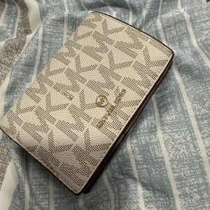 Michael Kors Cream Patterned Wallet